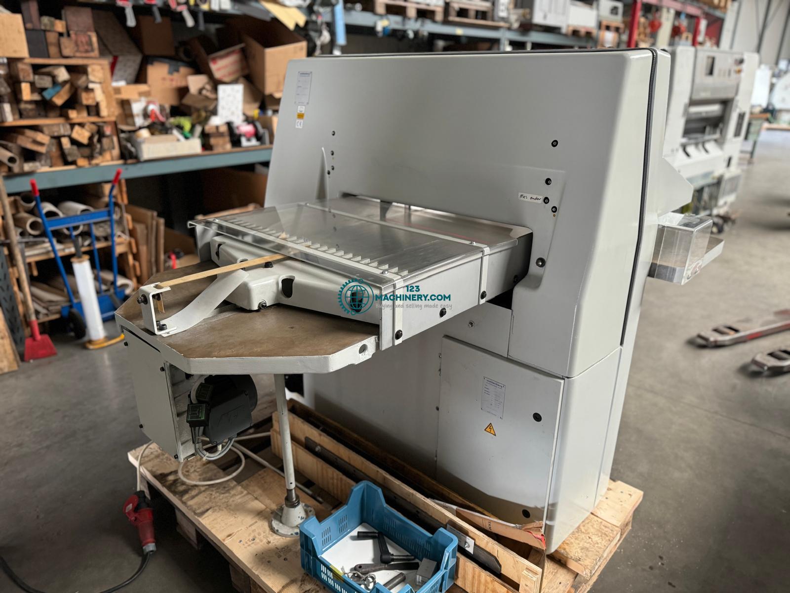 Wohlenberg 76 cut-tec papercutter